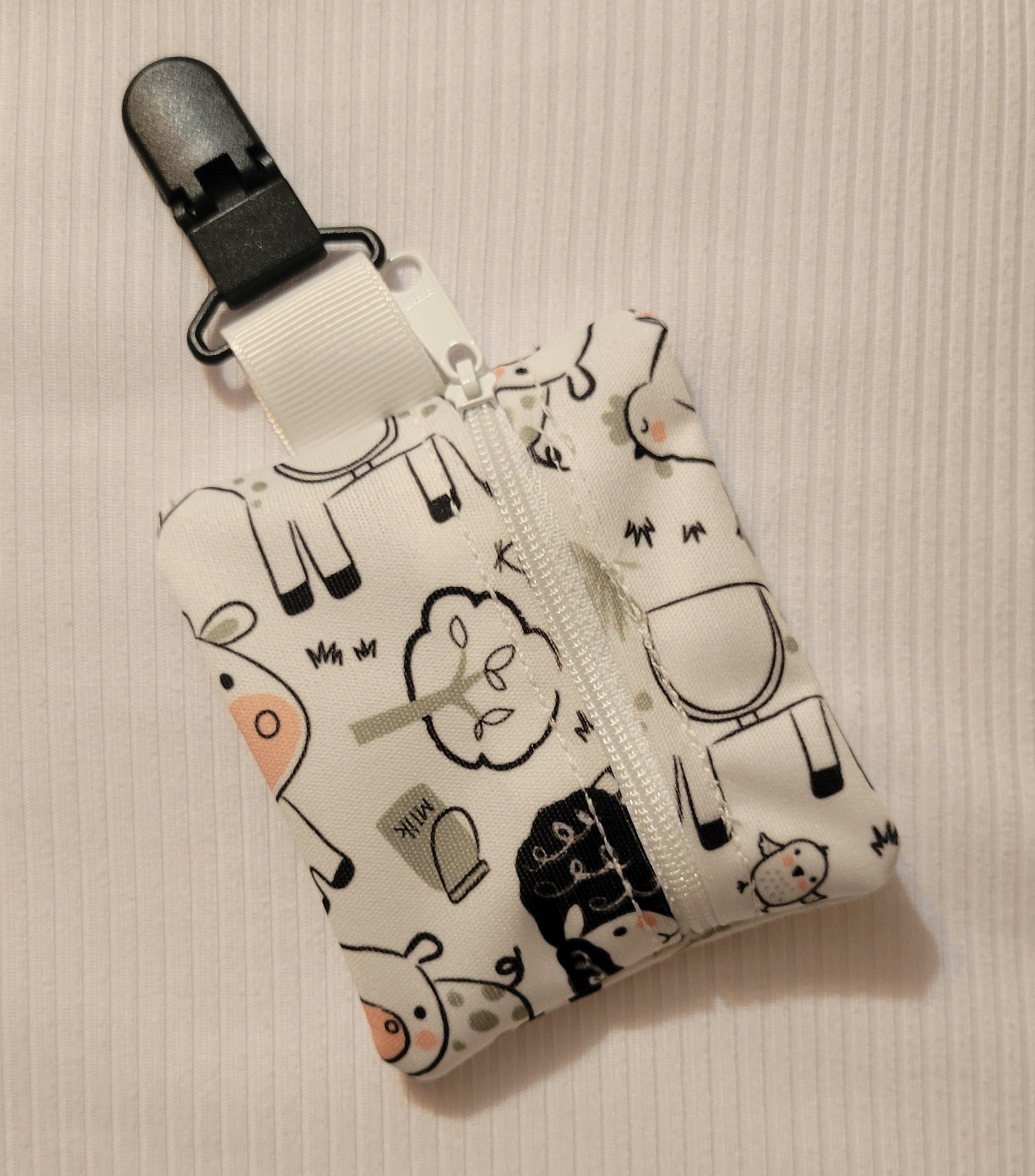 NG /NJ Tube Clip-on Zip Pouch, Medical Tubing Support