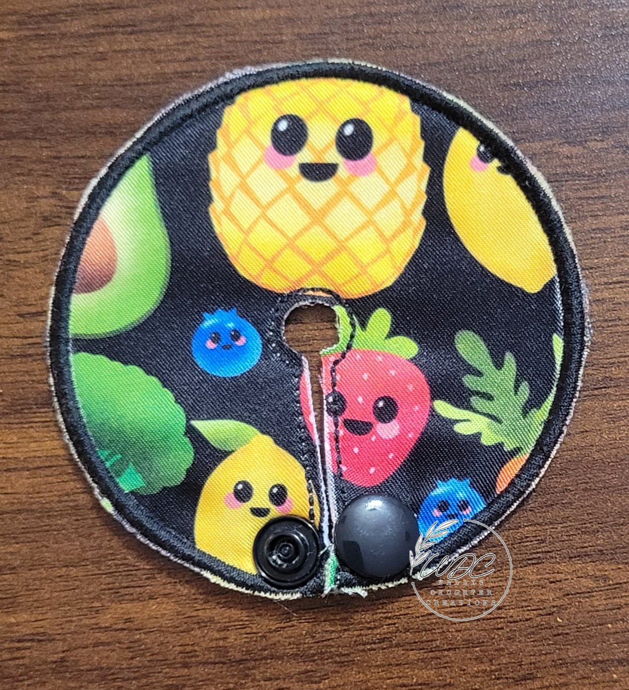 Gtube pad with snap closure in fruit and vegetable print