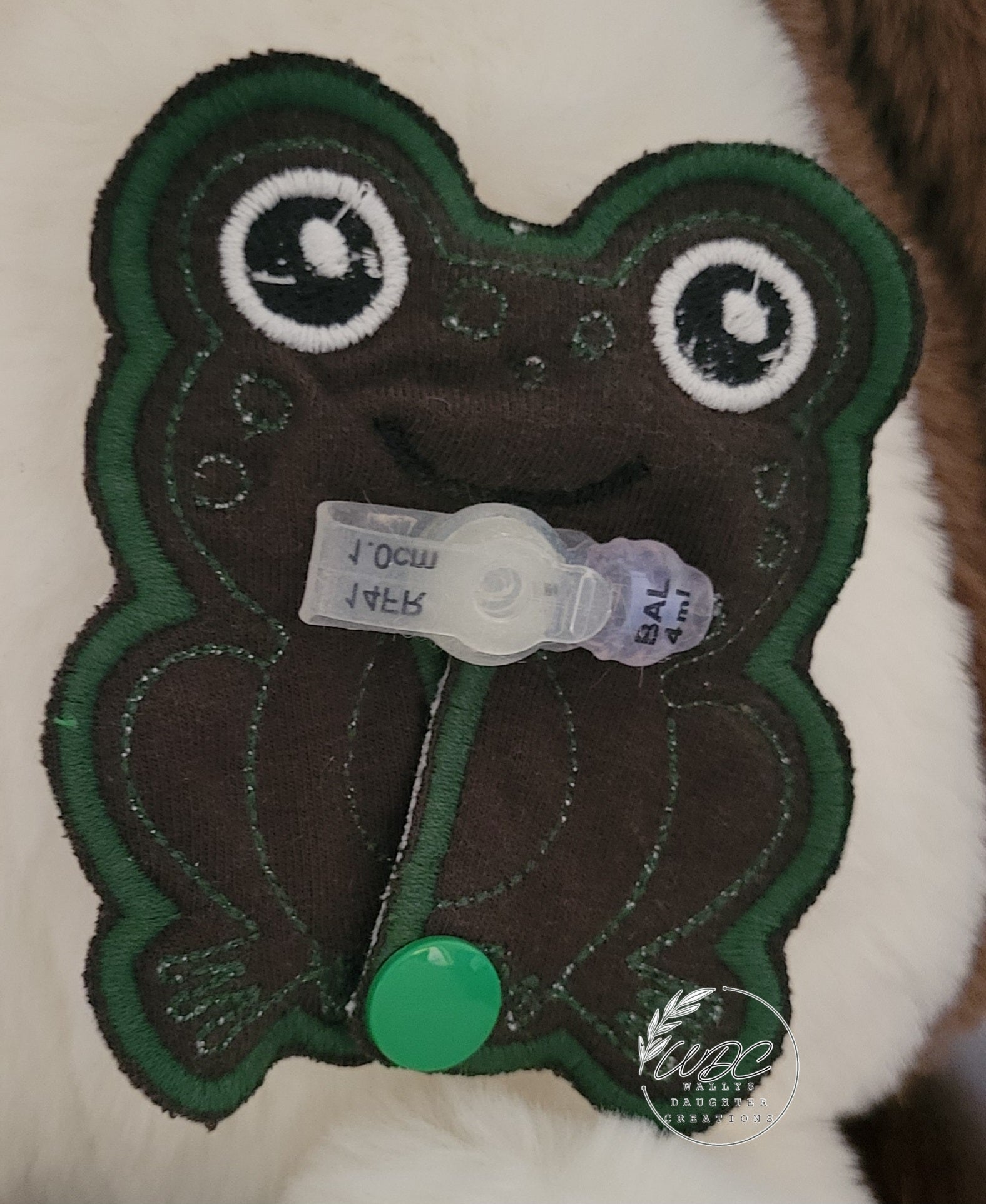 G Tube Pad, Frog Shape, Snap Closure