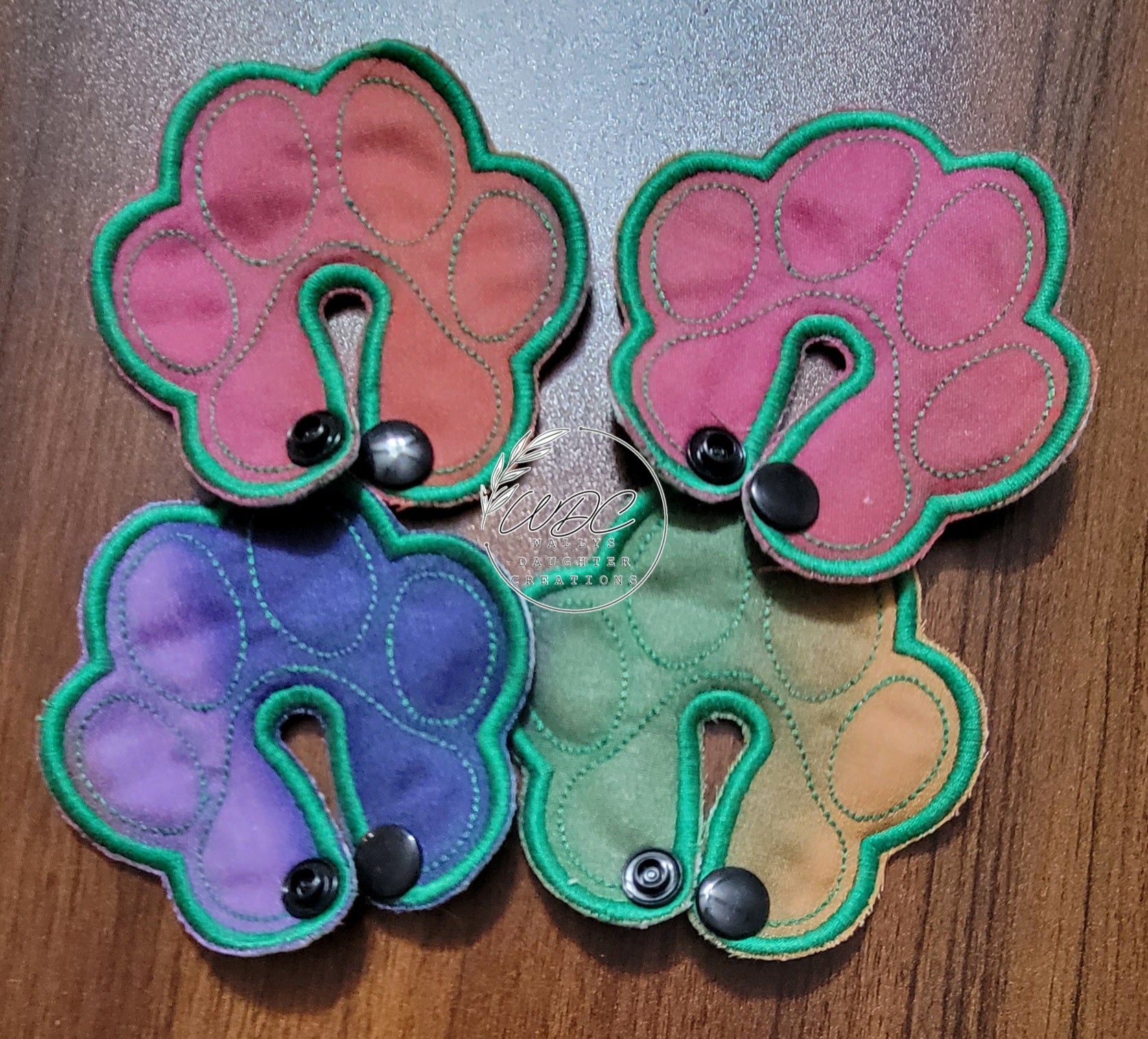 G Tube Pad, Paw Print Shape, Snap Closure