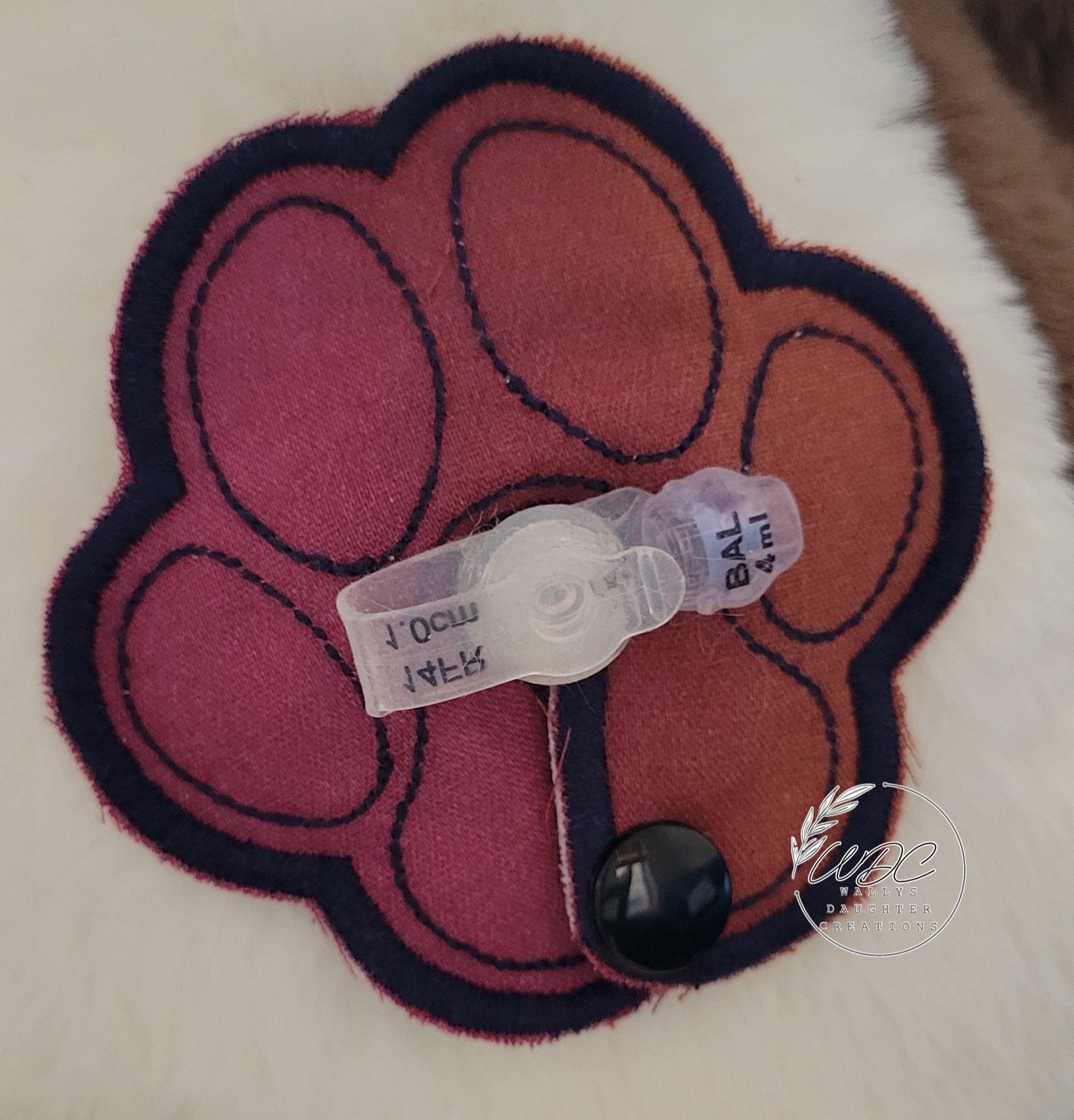 G Tube Pad, Paw Print Shape, Snap Closure