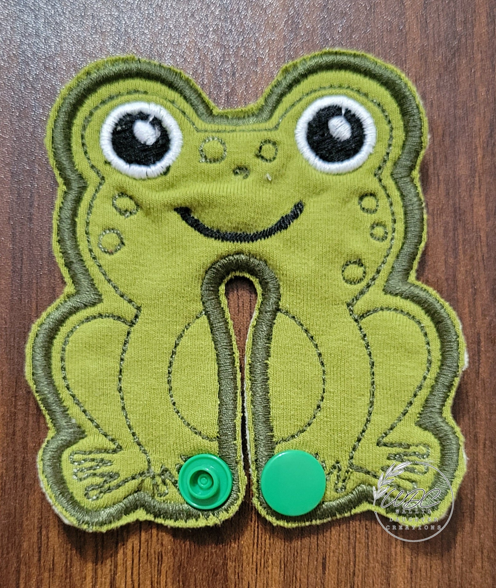 G Tube Pad, Frog Shape, Snap Closure