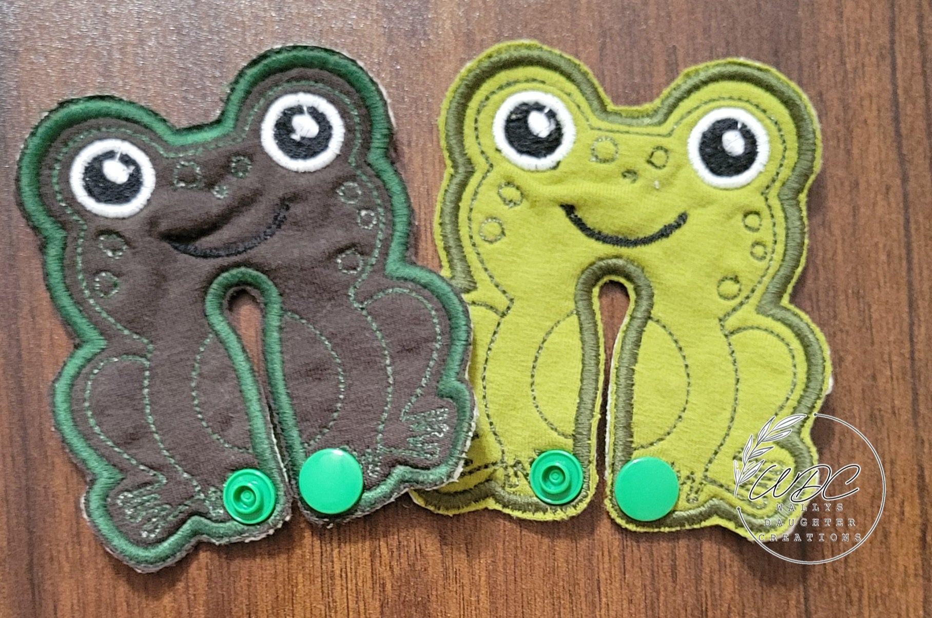 G Tube Pad, Frog Shape, Snap Closure