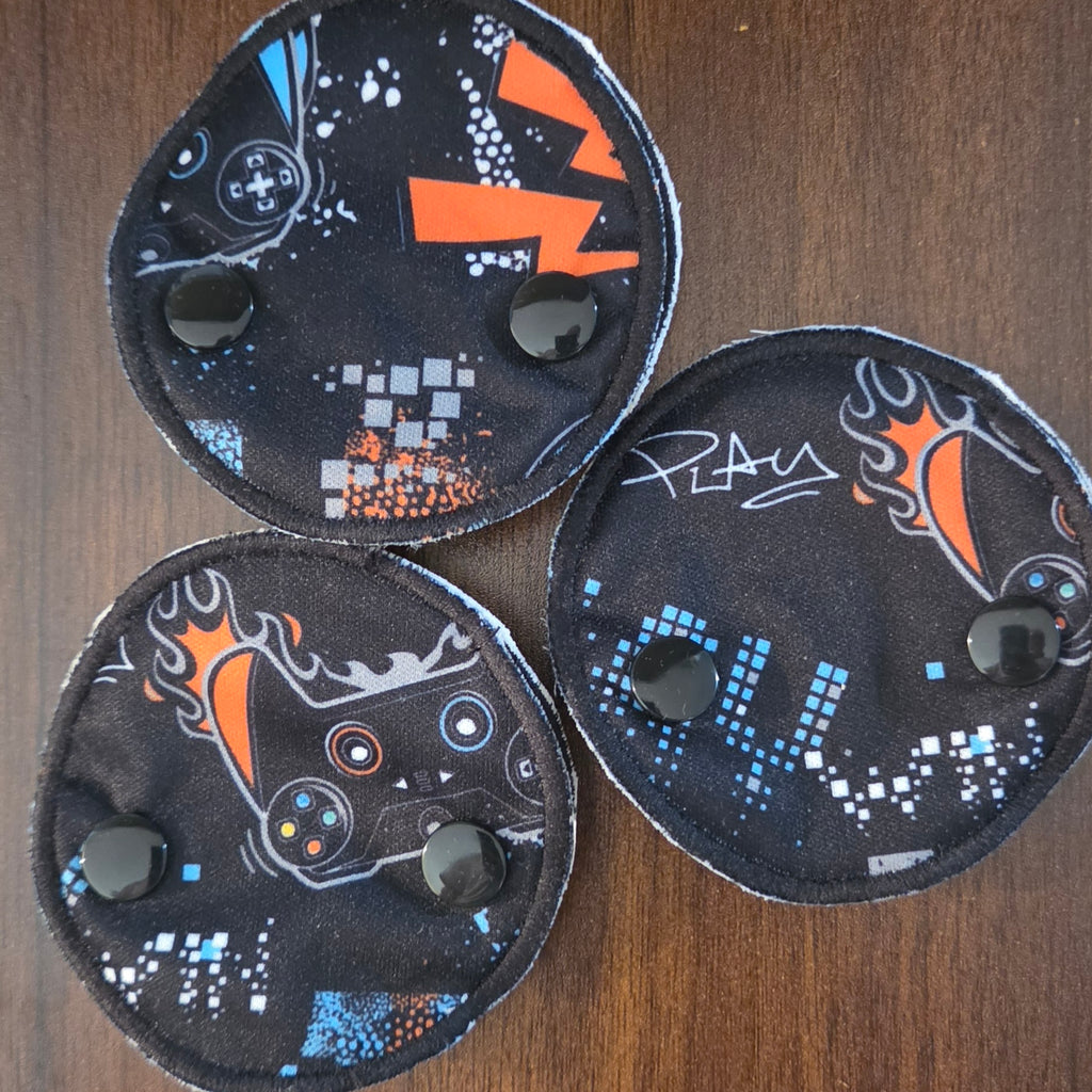 Snap down covered gtube pad with gamer theme