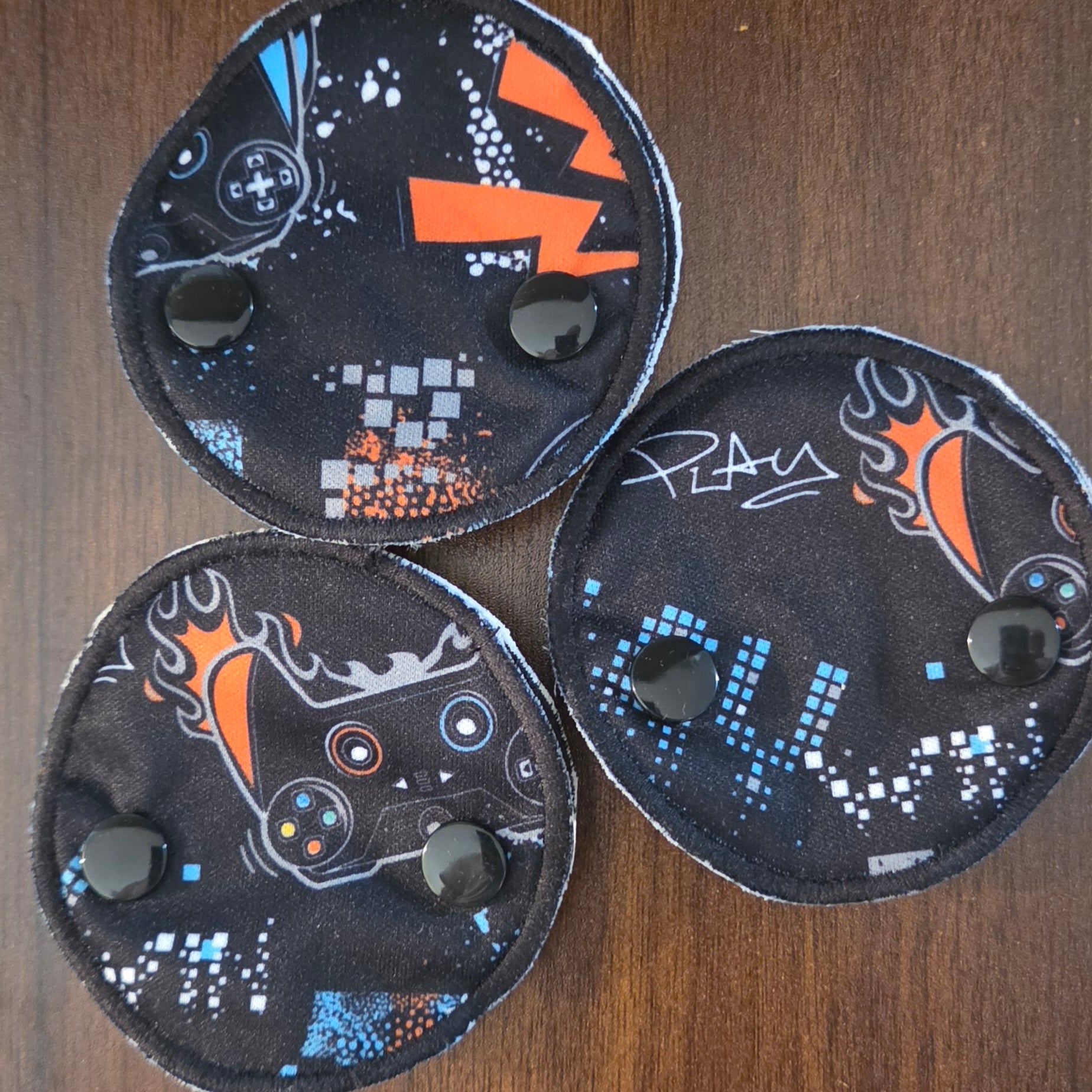 Snap down covered gtube pad with gamer theme